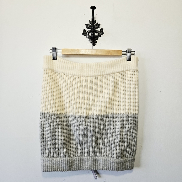 Lululemon Falling Freely Neck Warmer 100% Merino Wool Scarf Zip EUC - Picture 2 of 5